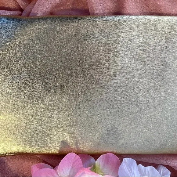 GOLD CLUTCH 6“ x 9“ x .05“ - Picture 3 of 11